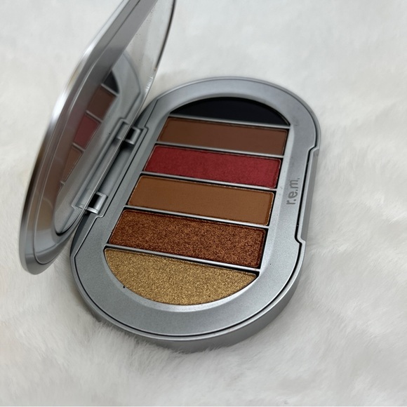 R.E.M. Beauty Midnight Shadows Principessa Eyeshadow Palette - Picture 4 of 9